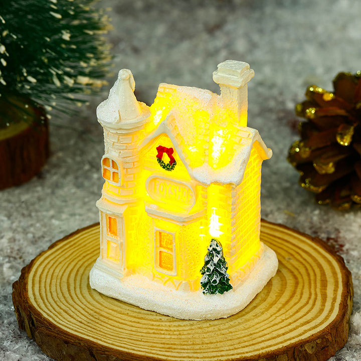 Beleuchtetes Weihnachtsdorfhaus mit festlicher Dekoration Karnz