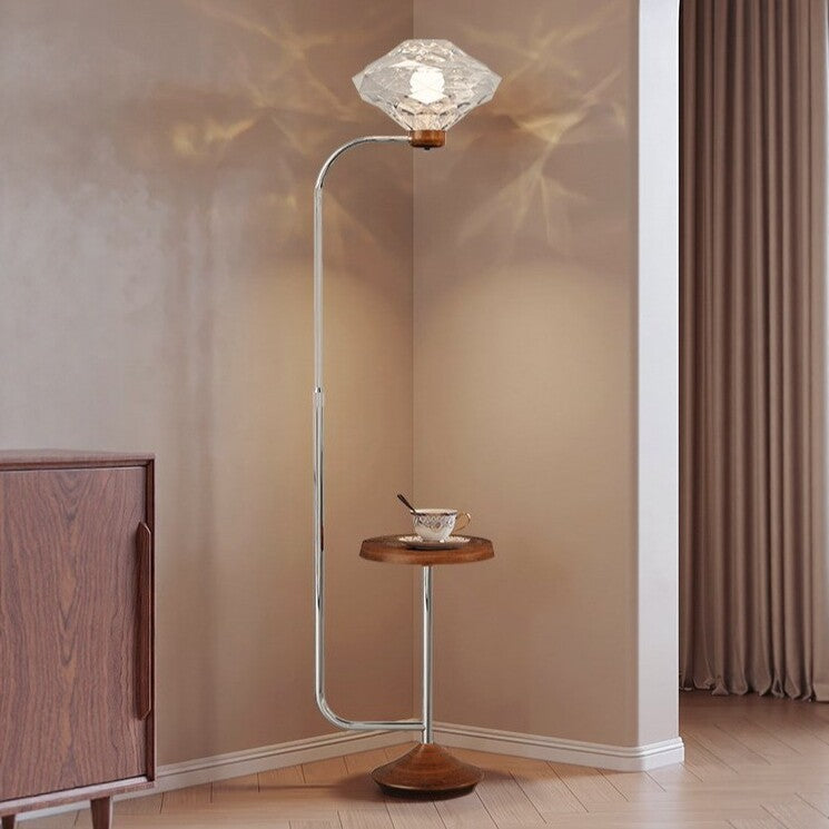 Moderne stilvolle Stehlampe mit integriertem Beistelltisch
