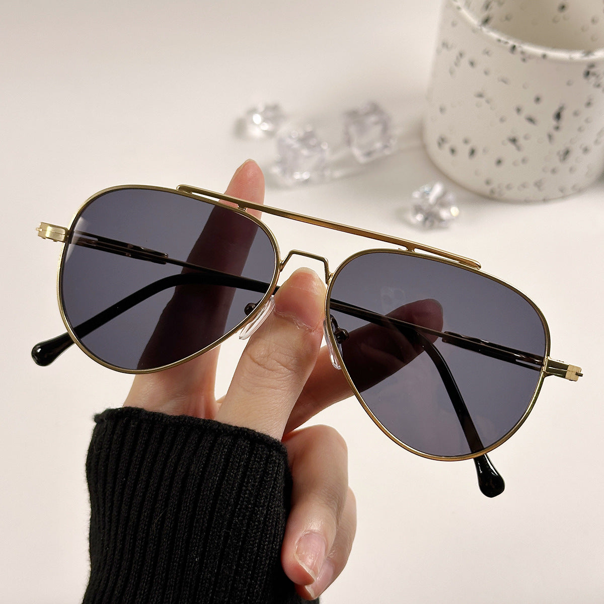 Damen zeitlose Piloten-Sonnenbrille mit hochwertigem Rahmen Karnz