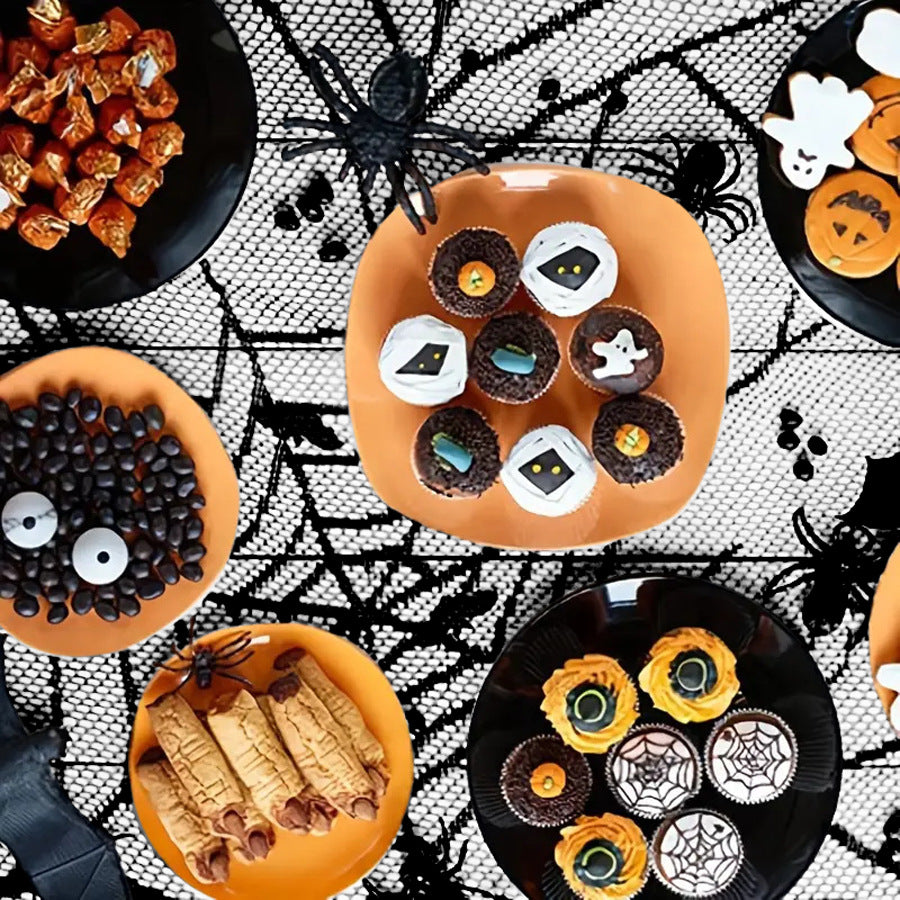 Transparente Spitzen-Tischauflage mit Spinnennetz-Motiv für Halloween-Dekor