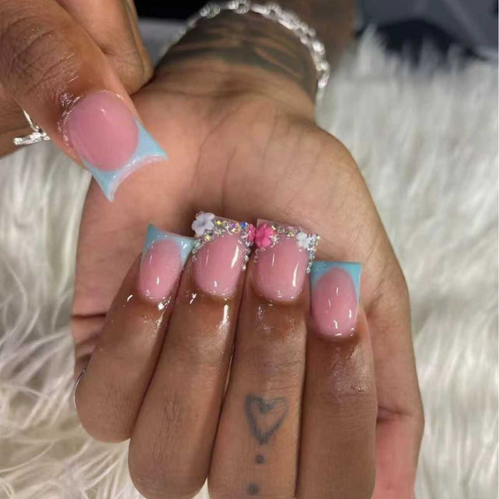 Dekorative Blumen Press-On Nagelkunst Verlängerungen Karnz