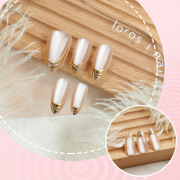 Elegantes Press-On-Nagelset mit goldener Akzent