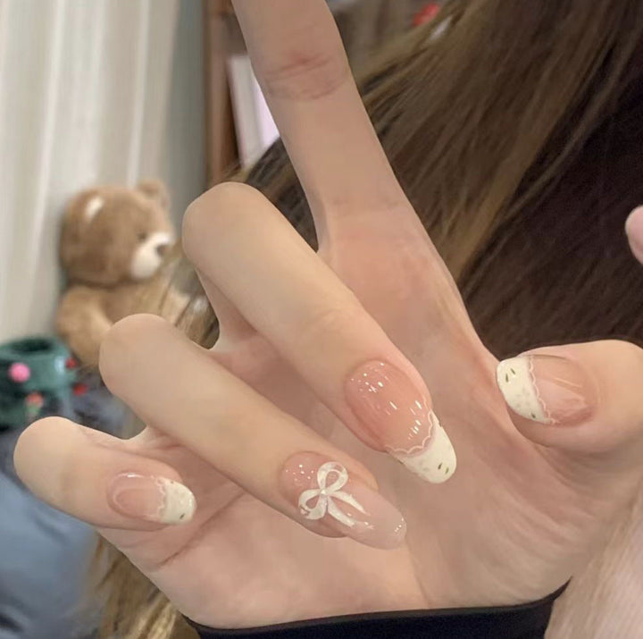 Press-On Nail Art Set mit elegantem Bogen und French Tip Design Karnz