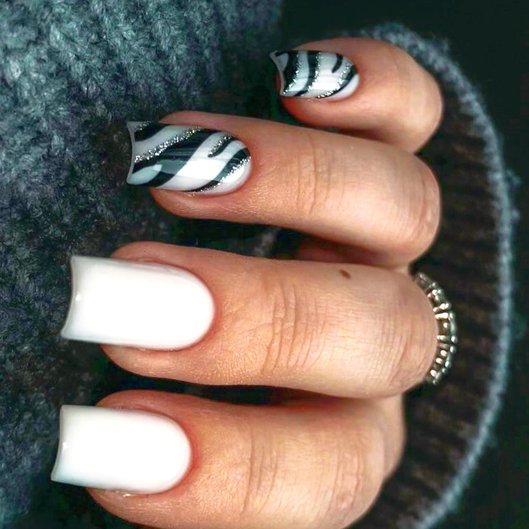 Zebra Gestreifte Nagel Kunst Extensions Karnz
