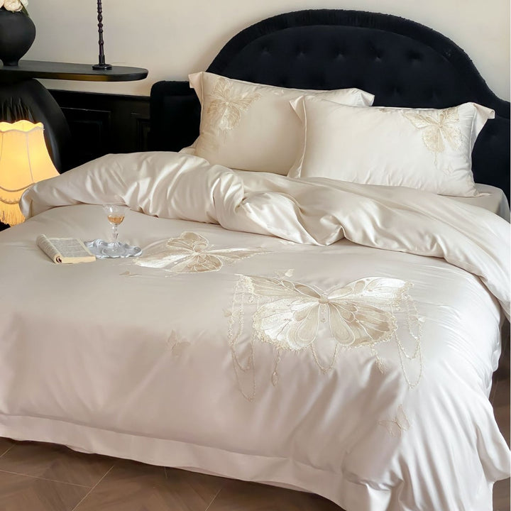 Luxuriöses Satin-Bettwäscheset mit bestickten Schmetterlingsmotiven und seidig-glänzendem Finish