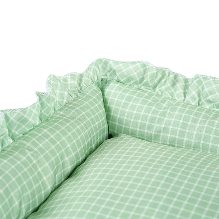Elegantes Rüschentierbett