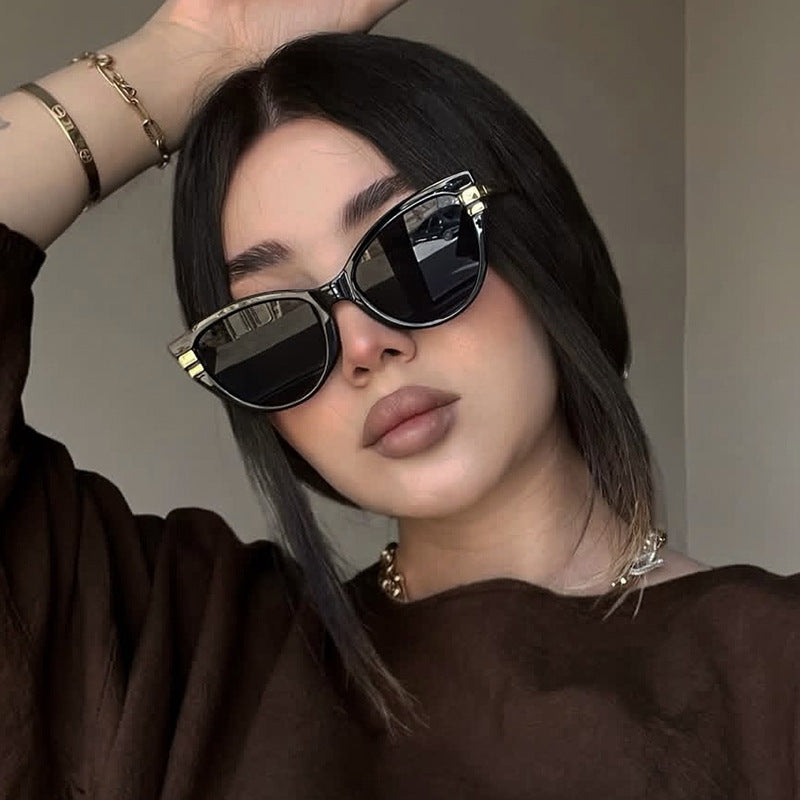 Damen Cat-Eye Sonnenbrille mit elegantem Kunststoffrahmen und goldenen Akzenten Karnz