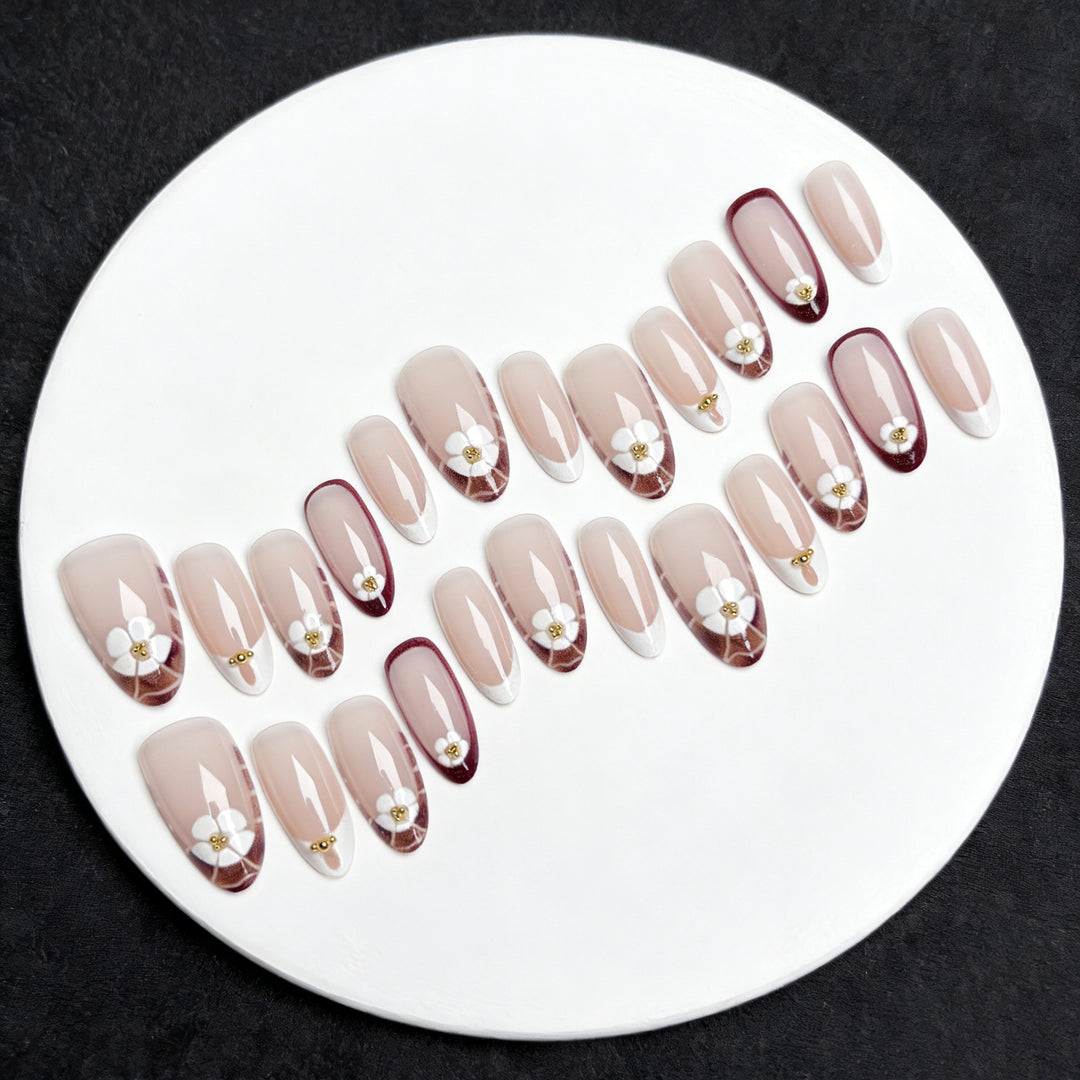 Elegante florale Design Press-On-Nagelverzierung Karnz