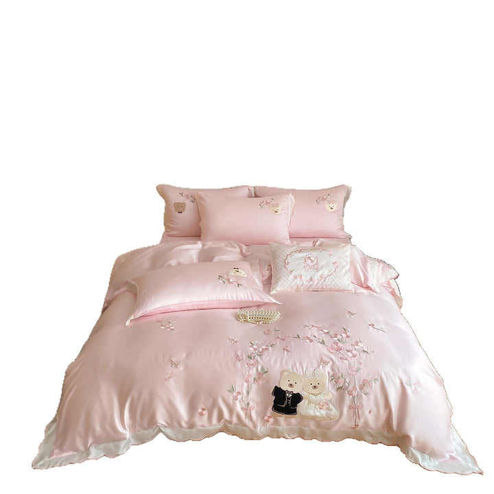 Satin-Bettwäschegarnitur mit bestickten Hochzeitsbären, Rüschensaum & Zierkissen