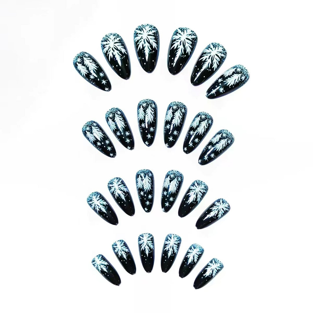 Elegante Kunstnägel Im Weihnachtlichen Design Karnz