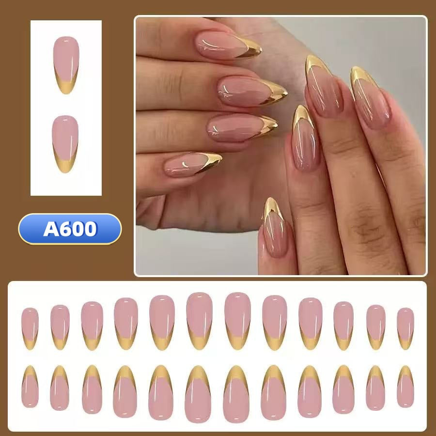 Kunstnagelset mit elegantem Goldspitzen-Design Karnz