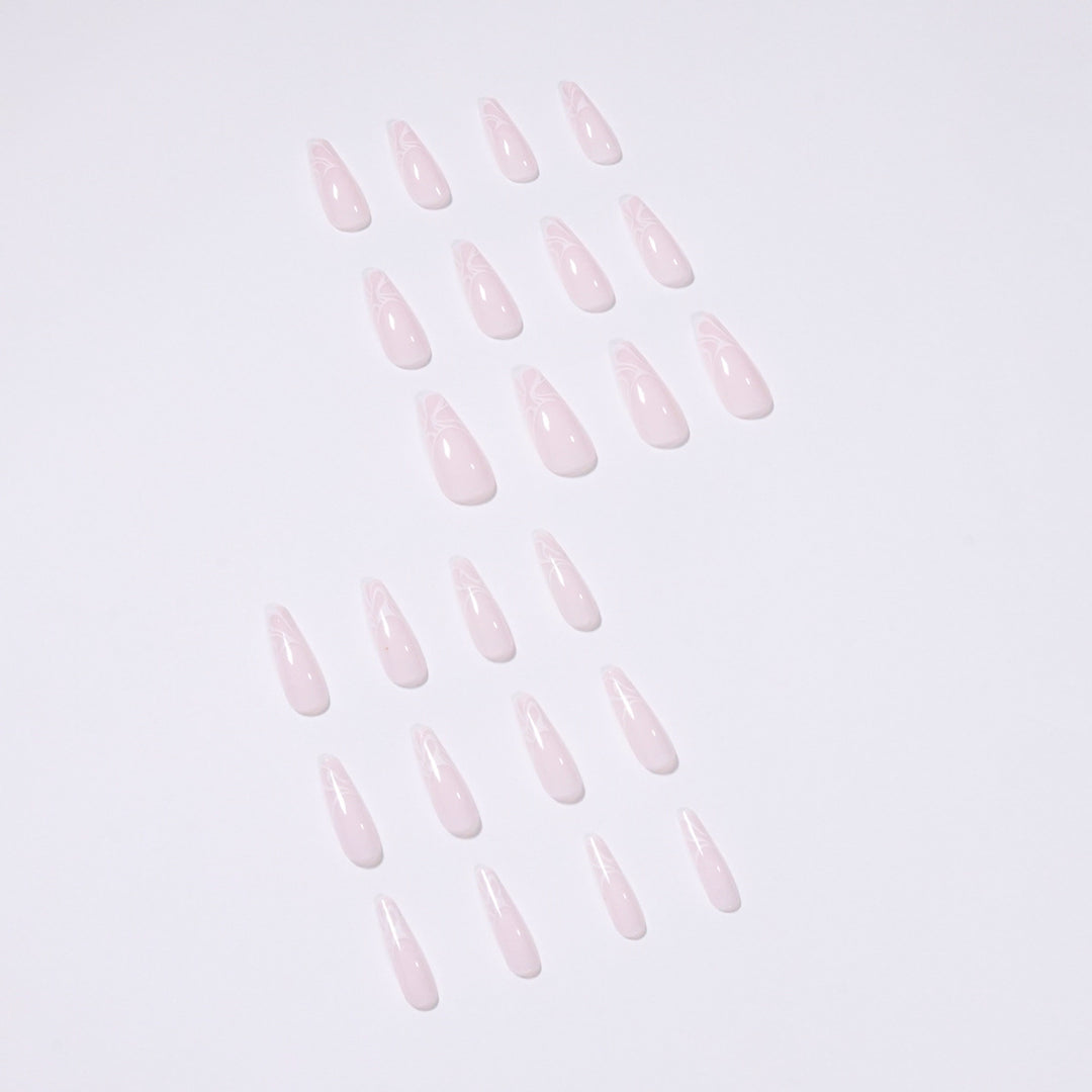 Kunstvolle Nagelverlängerungen mit elegantem Fluid-Design Karnz