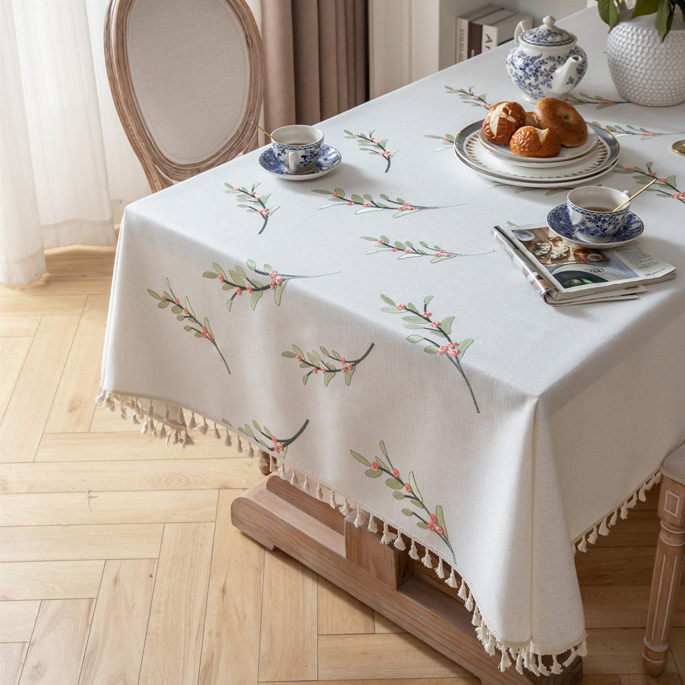 Elegante bestickte Tischdecke