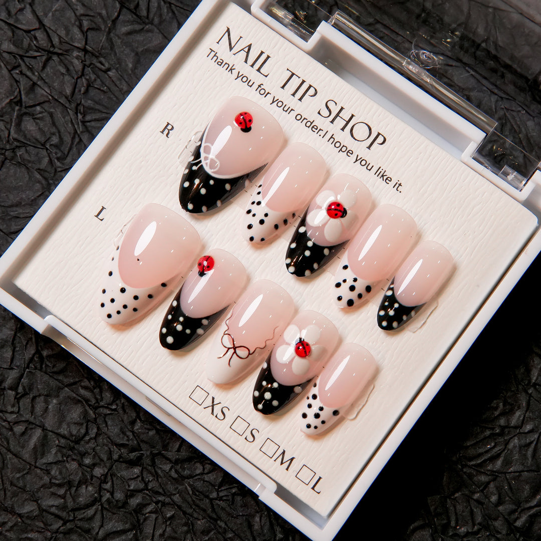 Künstlerische und dekorative Press-On-Nageltips