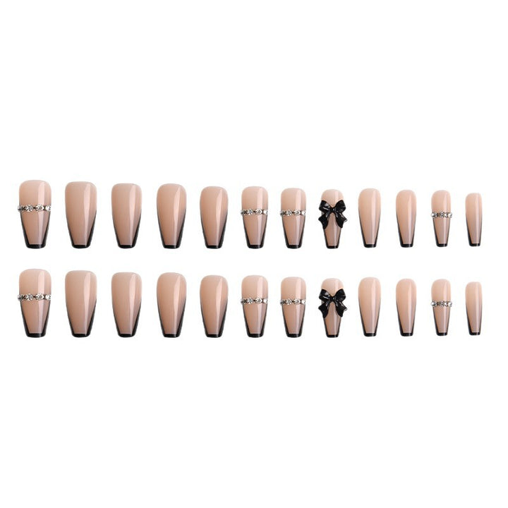 Stylisches Press-On-Nagelset mit dekorativen Akzenten