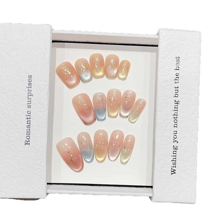 Elegante Kunstnagelspitzen mit Ombre-Effekt Karnz