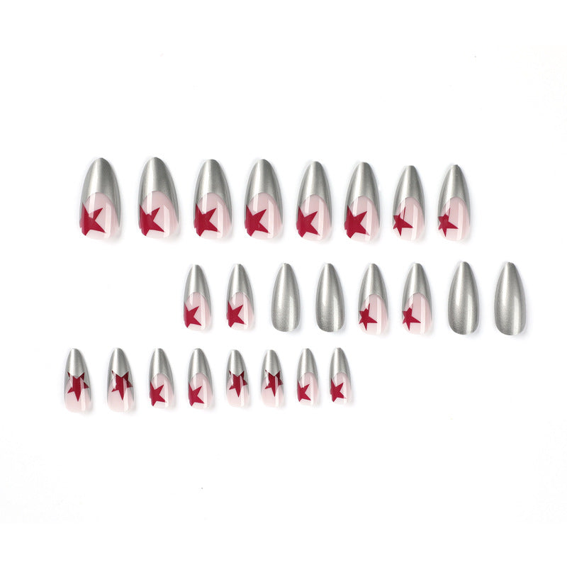 Kunstvolle Stiletto-Nägel mit Silber- und Sternenmotiven Karnz