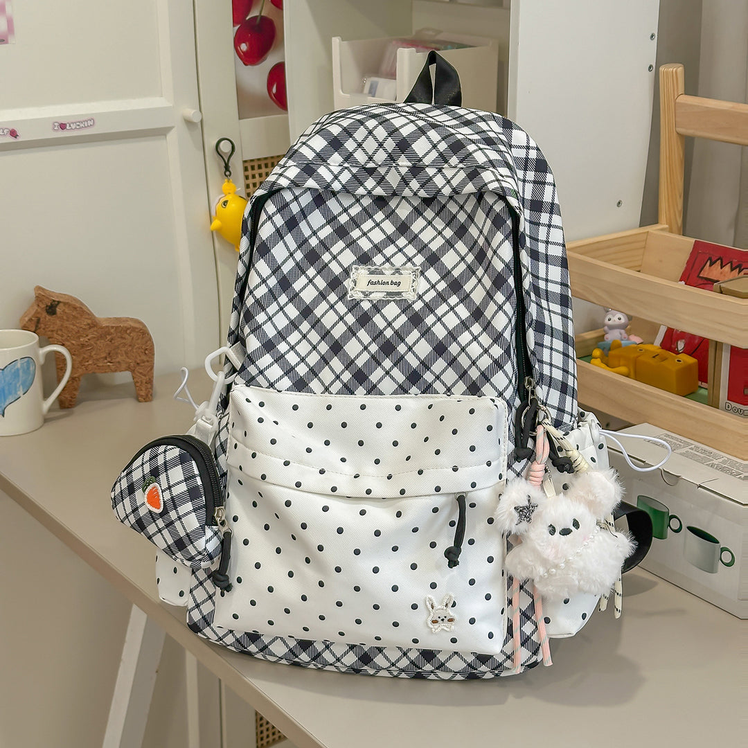 Stylische Karomuster-Rucksack mit lustigen dekorativen Akzenten Karnz