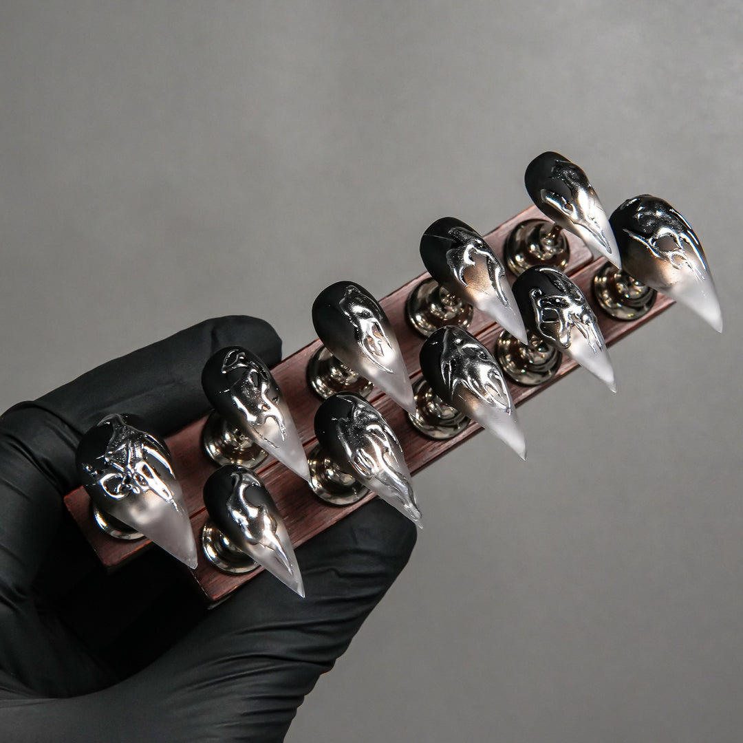 Künstlerisches Stilett-Press-On-Nagelset mit einzigartigem gotischem Design