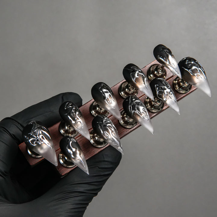 Künstlerisches Stilett-Press-On-Nagelset mit einzigartigem gotischem Design