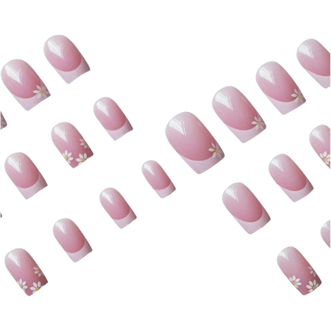 Elegantes französisches Spitzen-Design mit floraler Nail Art
