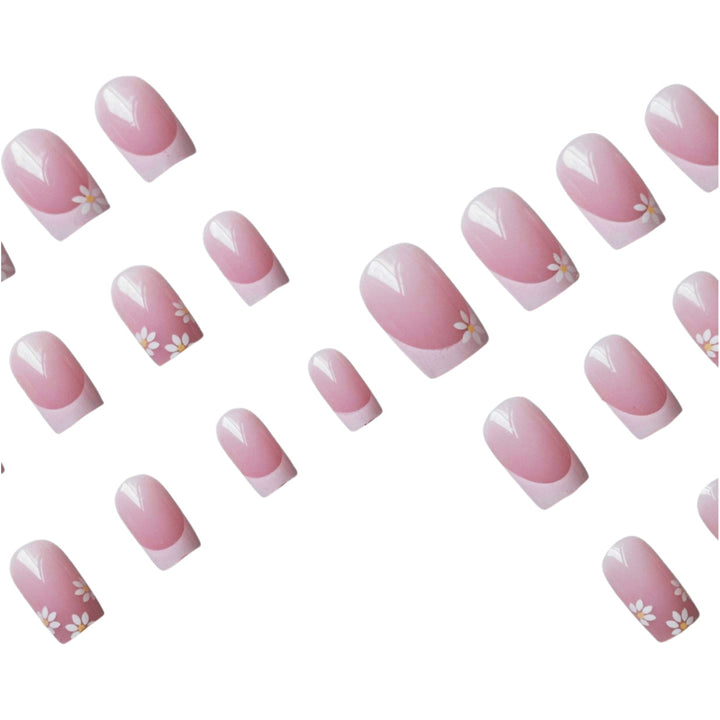 Elegantes französisches Spitzen-Design mit floraler Nail Art