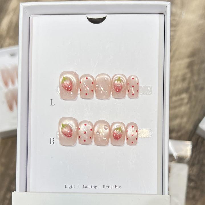 Erdbeer-Themen Press-On Nagelkunst