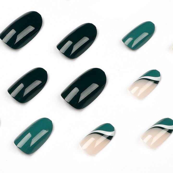 Elegante und kunstvolle Nagelkunst Karnz