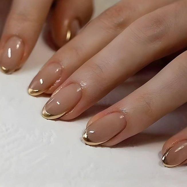 Elegantes Französisches Spitzennagel-Set Karnz