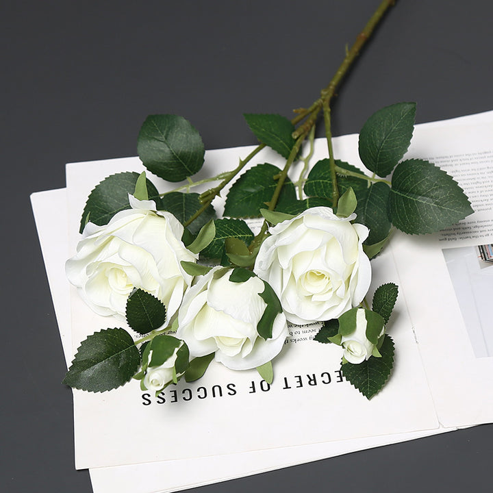 Weiches Seidenrosenarrangement