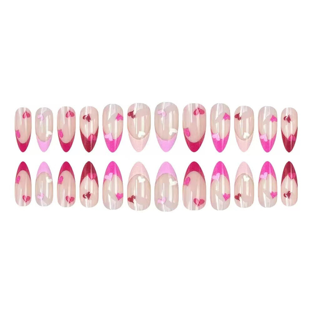 Kunstnagelset mit romantischen Herz-Designs Karnz