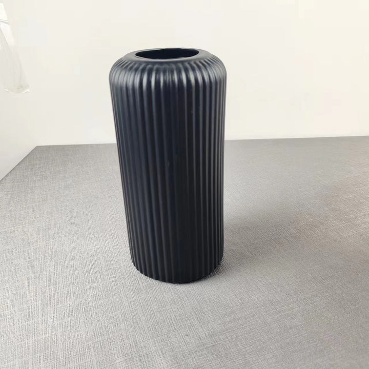 Moderne gerippte Keramikvase Karnz