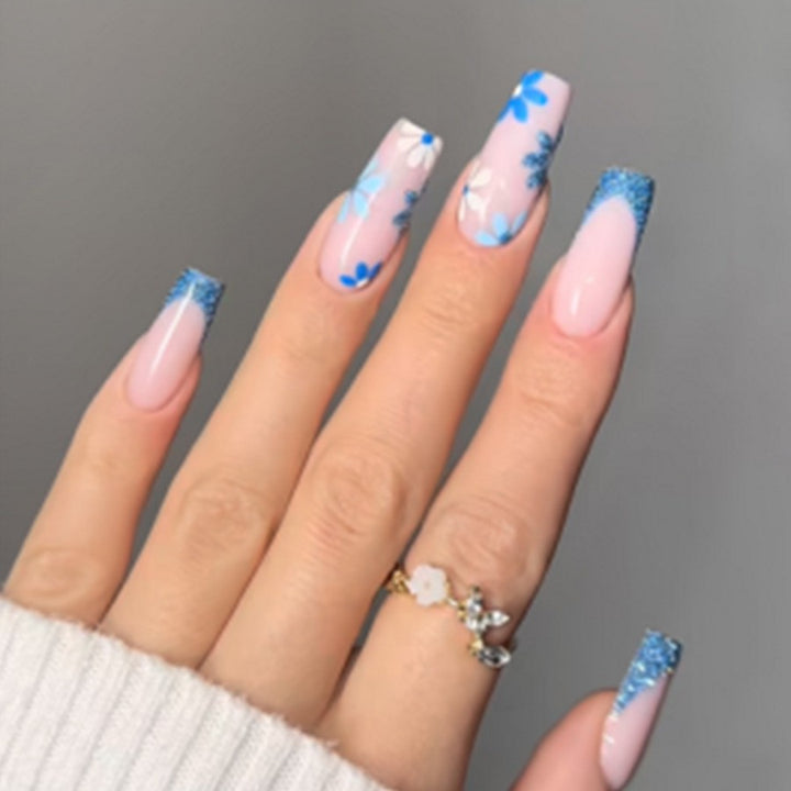 Dekoratives Floral Press-On Nagelkunstset mit 3D-Blumenakzenten Karnz