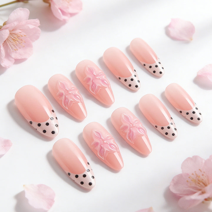 Elegante florale Press-On Nagelkunst Karnz