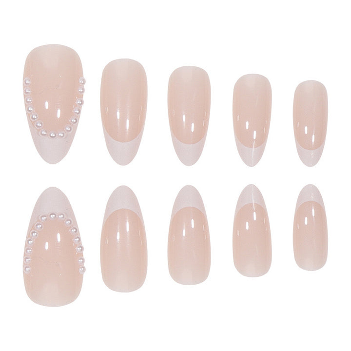 Kunstnagelset mit eleganten Spitzen und Perlverzierungen Karnz