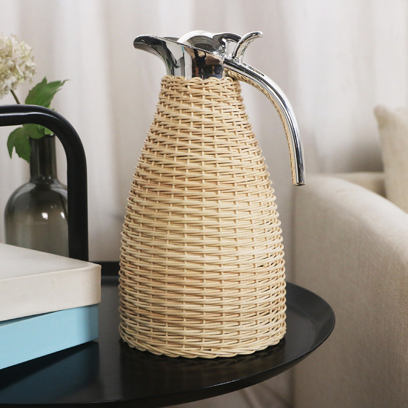 Stilvolle Wasserkaraffe mit geflochtenem Design Karnz