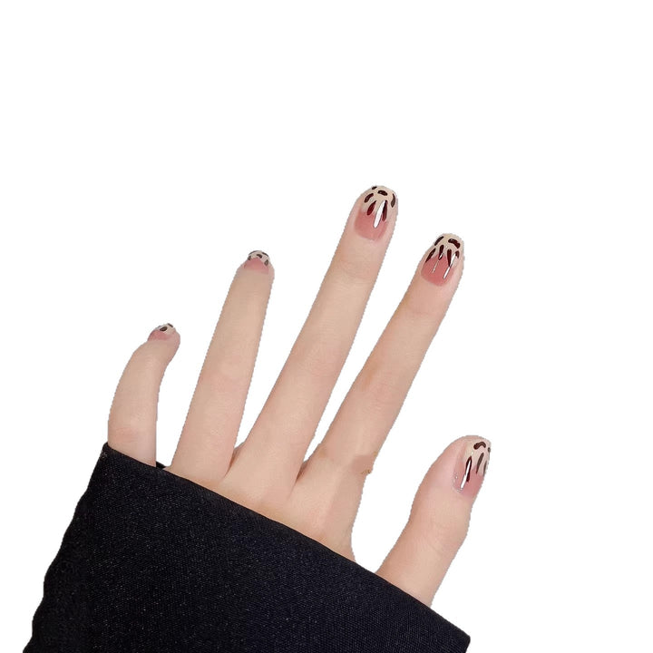Künstlerisches Press-On Nagelset mit modernem abstraktem Design