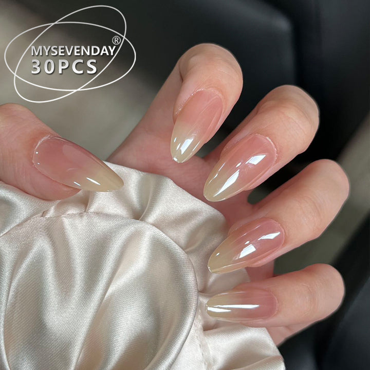 Elegantes Stiletto Press-On-Nagelset mit natürlichem Ombre-Finish Karnz