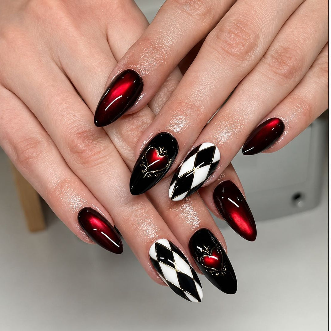 Stiletto-Nagelverlängerungen mit Herzdesign Karnz