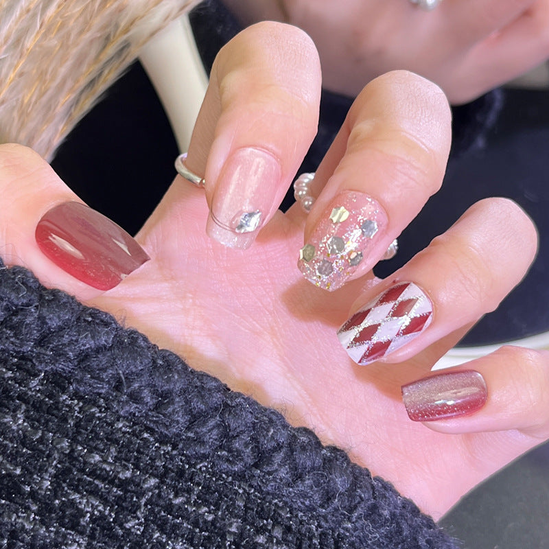 Glamouröses Press-On Nagelkunst-Set mit stylishen Edelstein-Akzenten Karnz