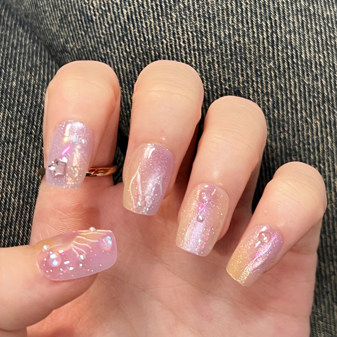Künstliche Nagelkunst mit funkelnden Akzenten und transparentem Farbverlauf Karnz