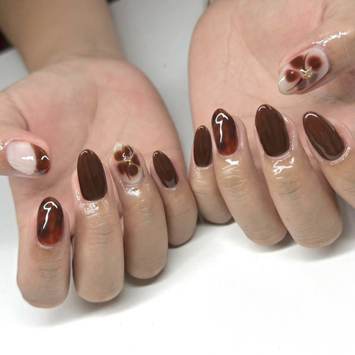 Künstliche Nagelkunst mit verspielten Punkten und Schleifen Karnz