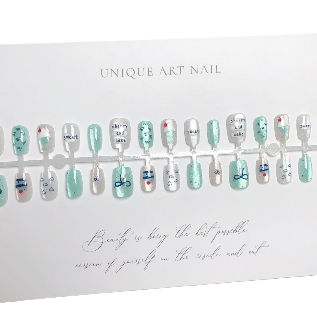 Süßes thematisches Press-On-Nagelset