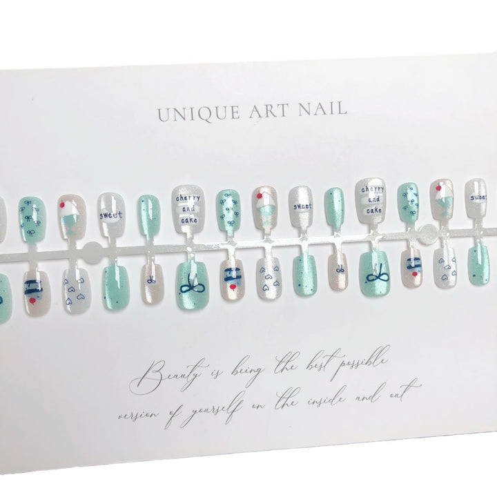 Süßes thematisches Press-On-Nagelset