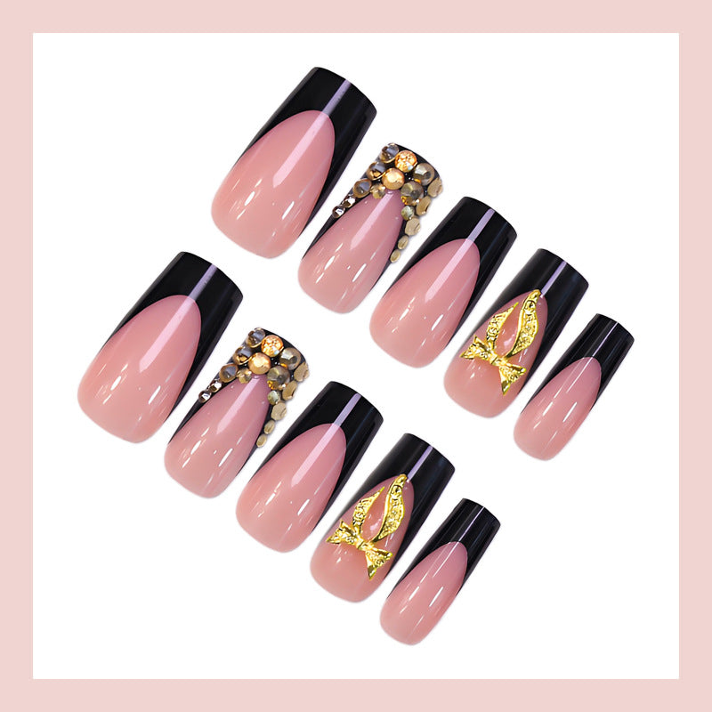 Kunstnagelset mit eleganter Goldverzierung und stilvollem Schwarz Karnz