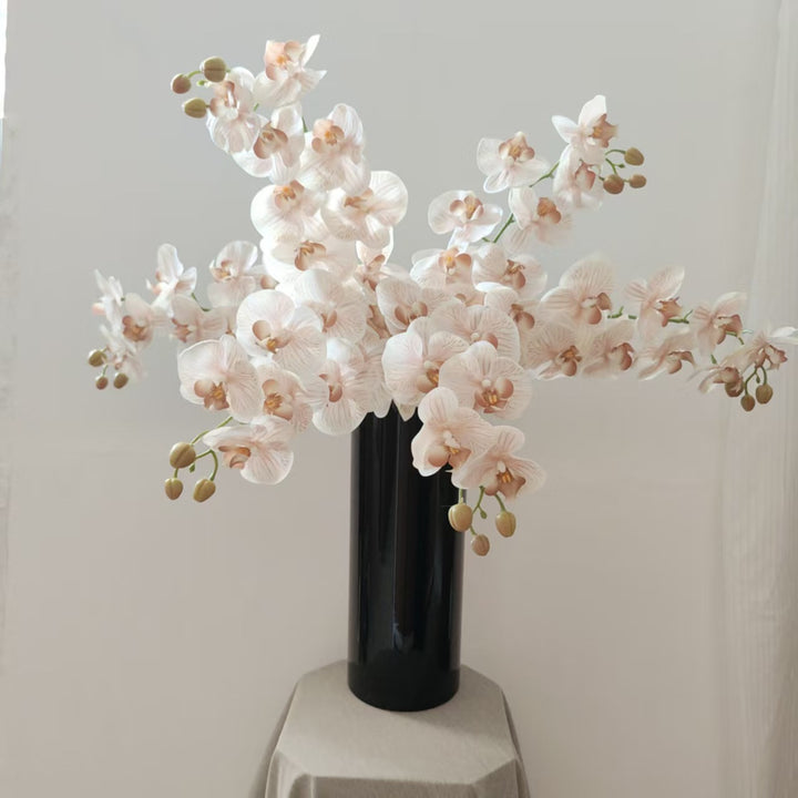 Realistische Orchideenblütenstängel