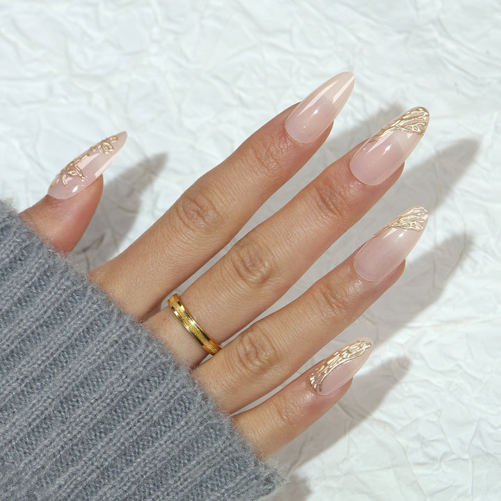 Elegante Stiletto Nagelkunst Karnz