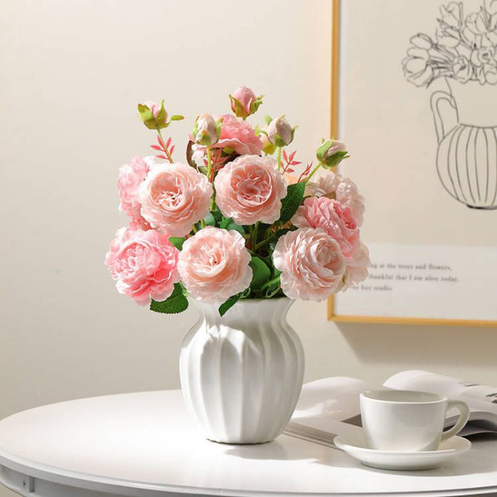 Elegante Kunst-Rosenblumenanordnung