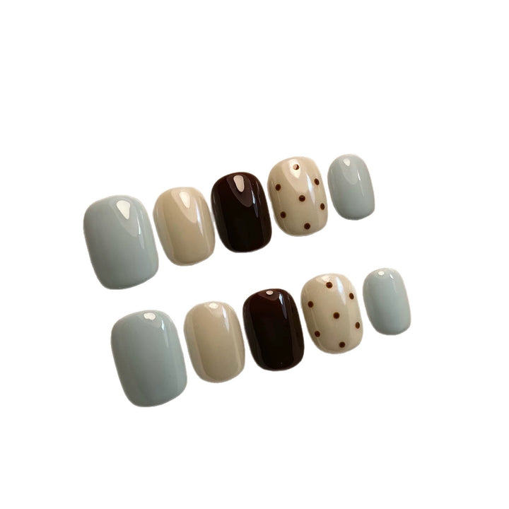 Dekoratives Press-On Nagelkunstset mit einzigartigem Punkt- und glänzendem Finish