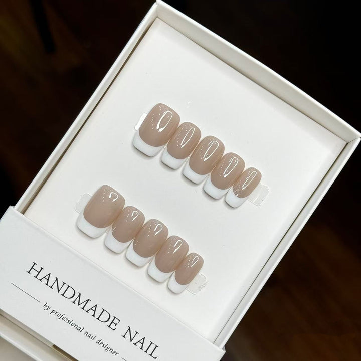 Handgemachte French Tip Press-On Nägel
